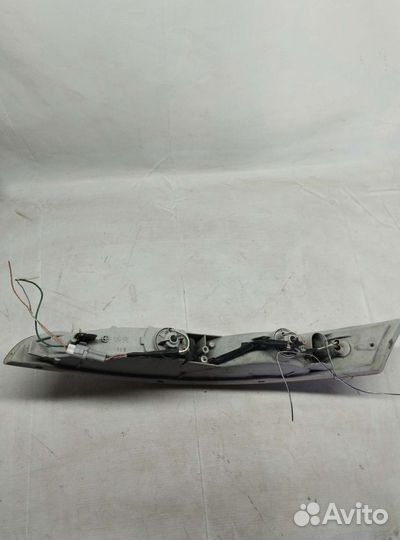 Повторитель в бампер правый toyota estima r20