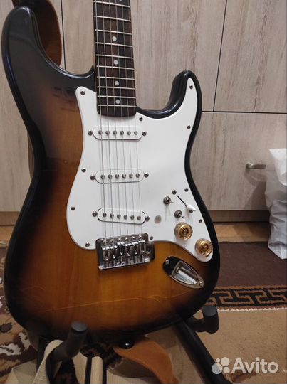 Электрогитара fender squier bullet Stratocaster