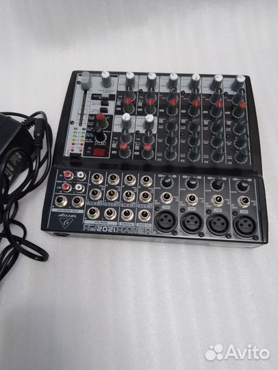 Микшер Behringer с эффектами