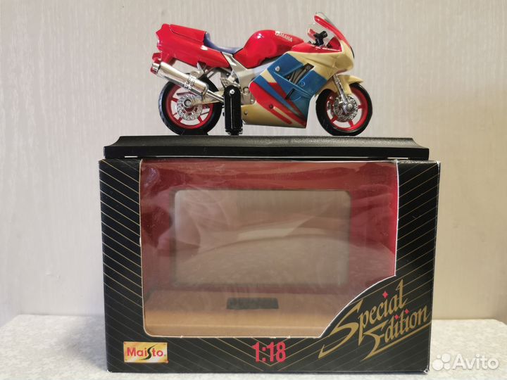 Maisto. Модель мотоцикла Yamaha FZR600R