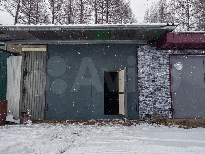 Гараж, > 30 м²