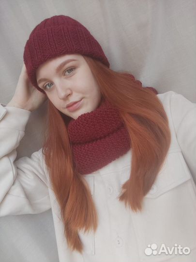 Вязаный женский комплект шапка и снуд