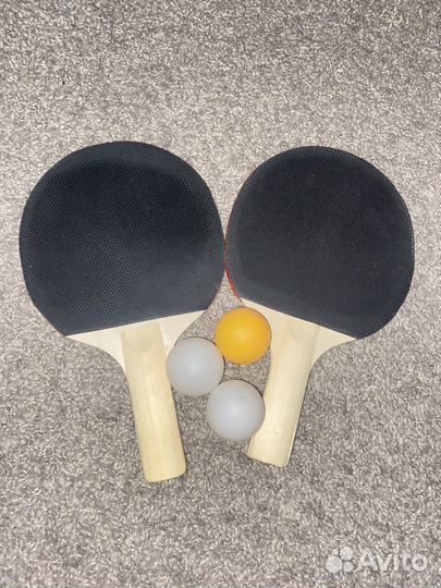 Теннисные ракетки и мячики