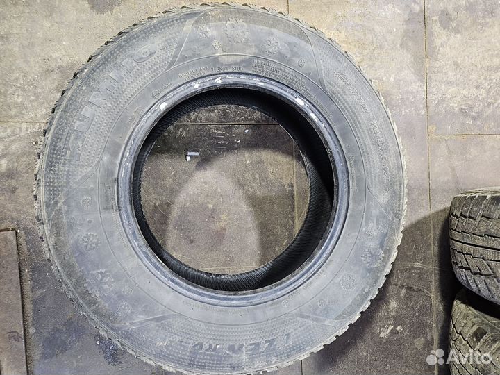 Kumho I'Zen RV Stud KC16 235/70 R16