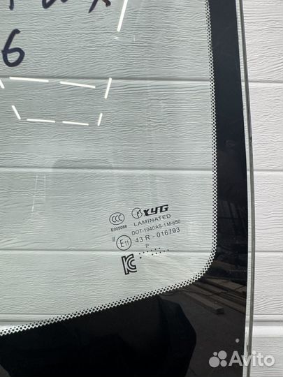 Стекло лобовое Nissan Serena 10-16