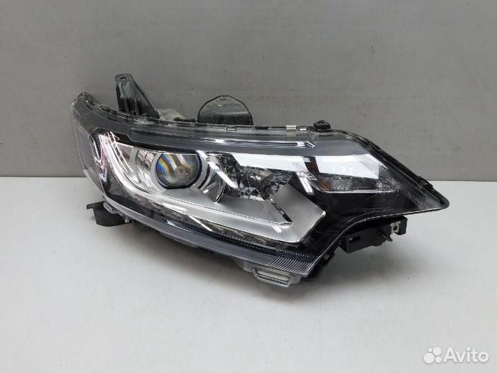 Фара правая Mitsubishi Outlander