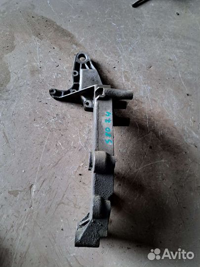 Кронштейн генератора Volvo S80