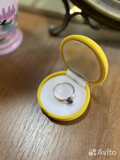 Золотое кольцо с сапфиром и бриллиантами 20 размер