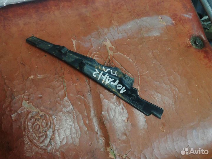 Накладка петли капота Рено Логан 2