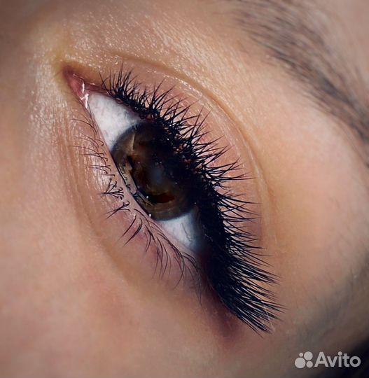 Наращивание ресниц,брови,маникюр(педикюр)