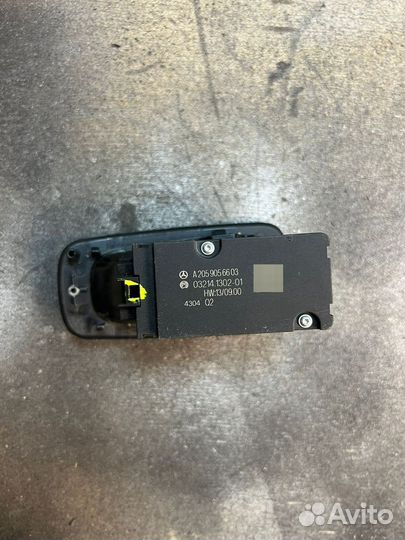 Кнопка ручного тормоза Mercedes W205 A2059056603