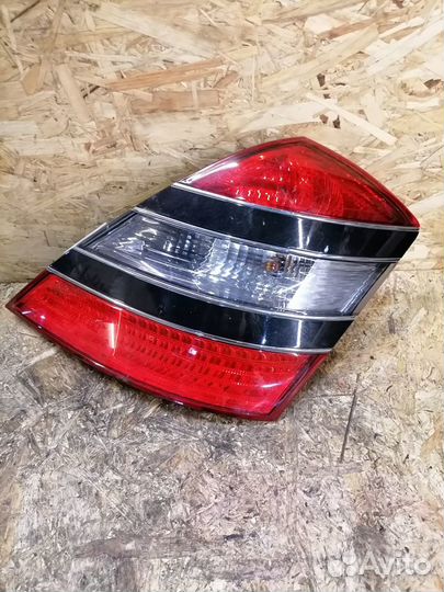 Фонарь задний правый Mercedes Benz W221