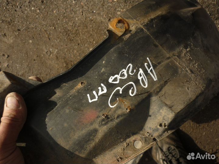 Подкрылок передний правый Шевроле Авео Т250