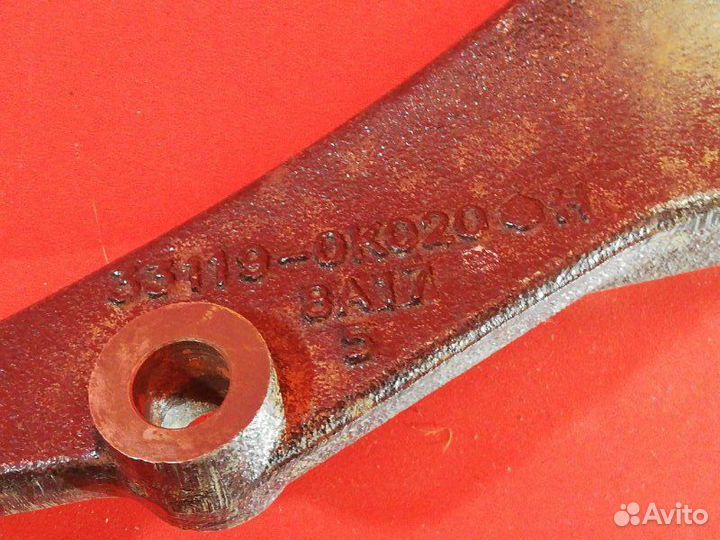 Кронштейн кпп левый Toyota Hilux Pick Up KUN25