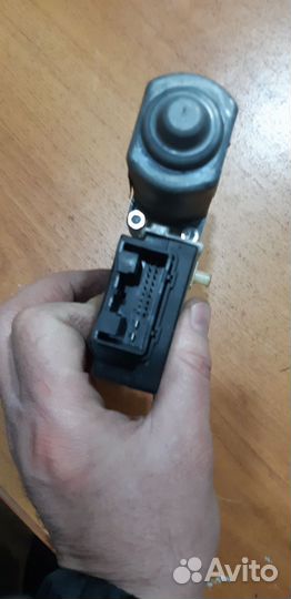 Volkswagen Passat B6 моторчик стеклоподъёмника