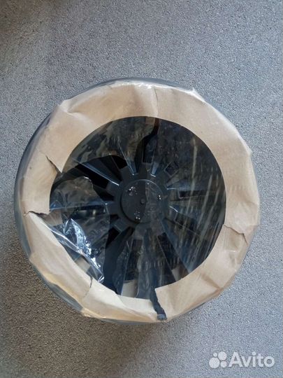 Продается комплект колпаков