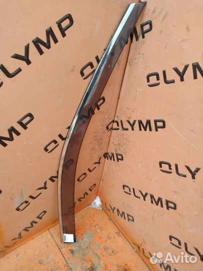 Ветровик передний правый Toyota Camry AVV50