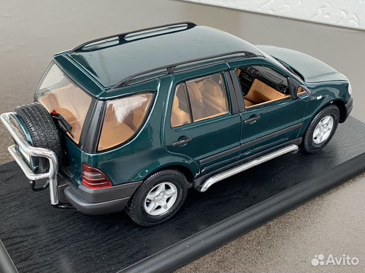 Масштабная модель Mercedes Benz ML 320 1/18 maisto