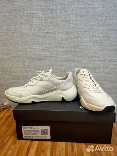 Кроссовки мужские 42 размер новые