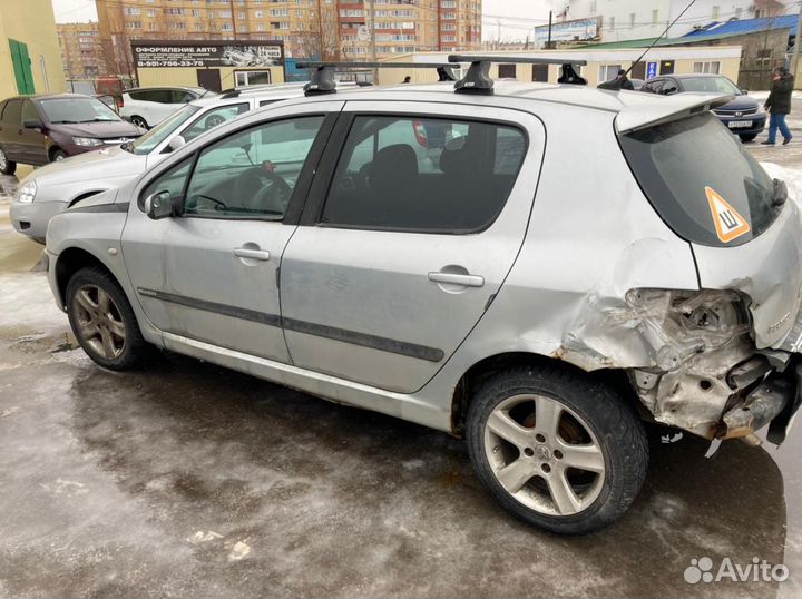 В разборе Пежо 307 2002г. 2.0 МКПП