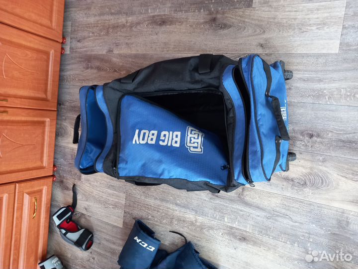 Хоккейный баул на колесах