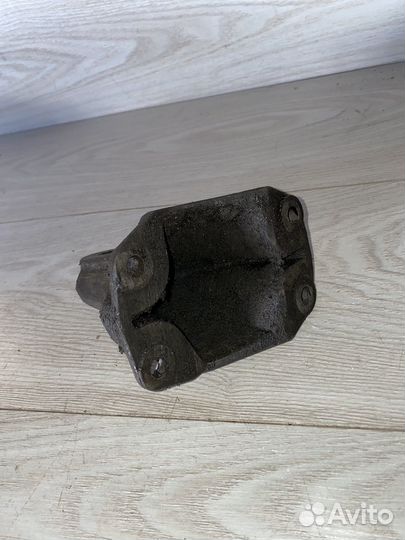 Кронштейн опоры двигателя escape maverick tribute