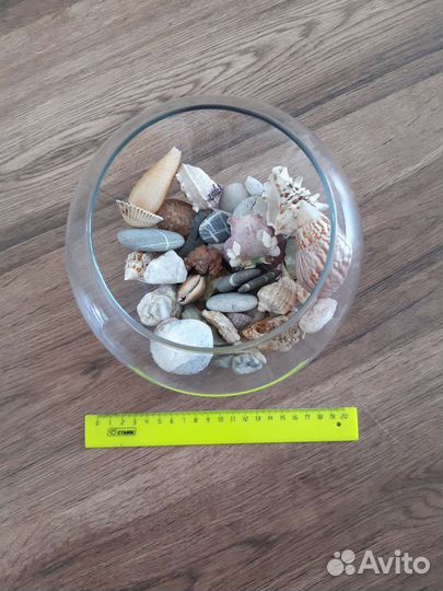 Ваза с камнями