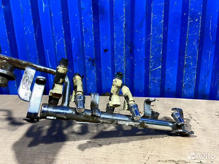 Топливная рампа Mazda Tribute 1 3.0 AJ 2001