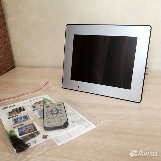 Цифровая фоторамка Ritmix RDF-708D