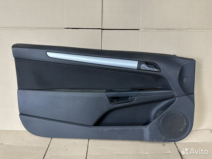 Обшивка двери передняя левая Opel Astra H GTC