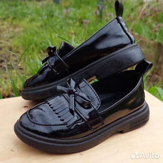 Лаковые лоферы для девочки 28 размера