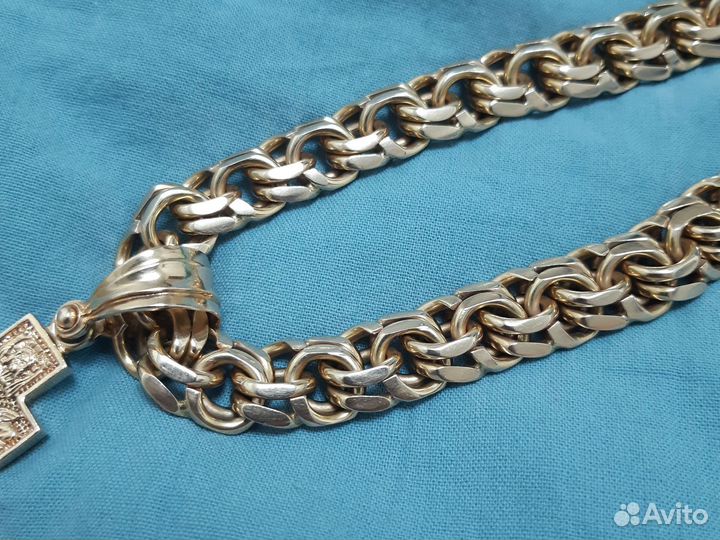 Золотая цепь и крест