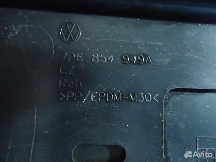 Молдинг накладка L заднюю дверь VW Touareg 11-16 г