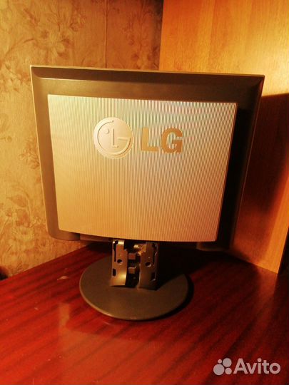 Монитор LG Flatron L1730S