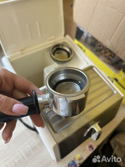 Кофеварка рожковая delonghi ECP 33.21.W