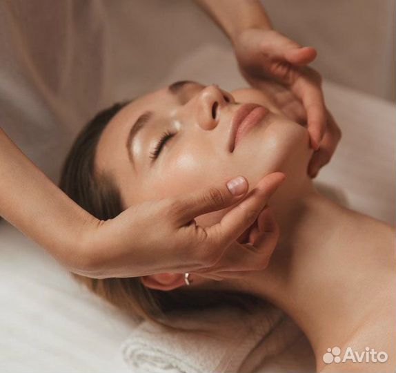 Массаж лица в разных техниках