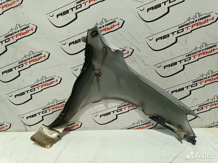 Крыло mazda demio mazda2 DY DY3R DY3W DY5R DY5W D35052211E переднее левое 1 модель серебро, 22V NA61