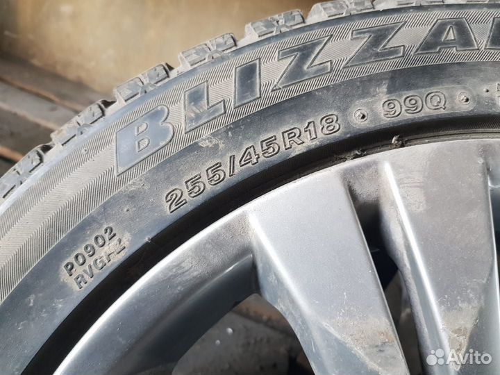 Bridgestone Blizzak Revo GZ 255/45 R18 99S