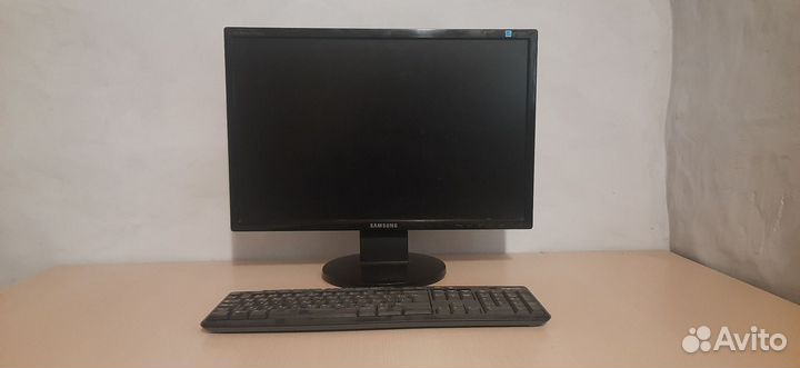 Монитор samsung и клавиатура logitech