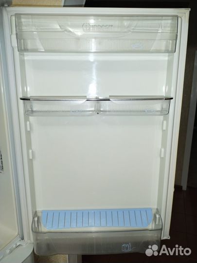 Холодильник indesit