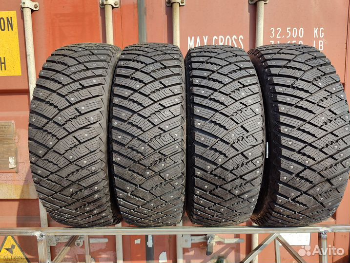 Goodyear UltraGrip Ice Arctic SUV 215/60 R17 100T
