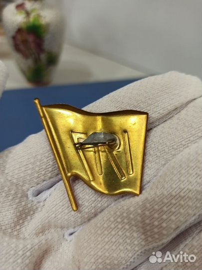 Значки 1 мая и 1917. Латунь, покраска