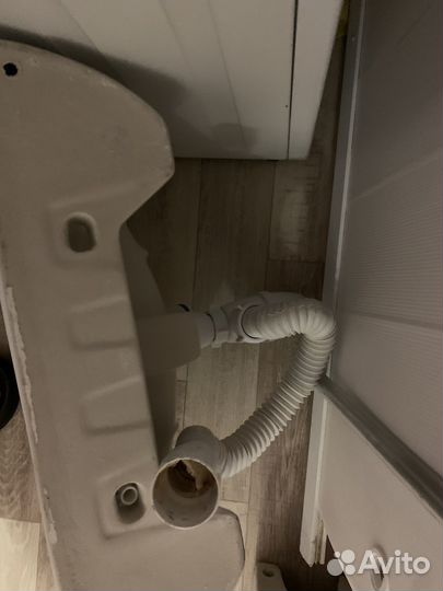 Раковина от застройщика в сборке со сливом