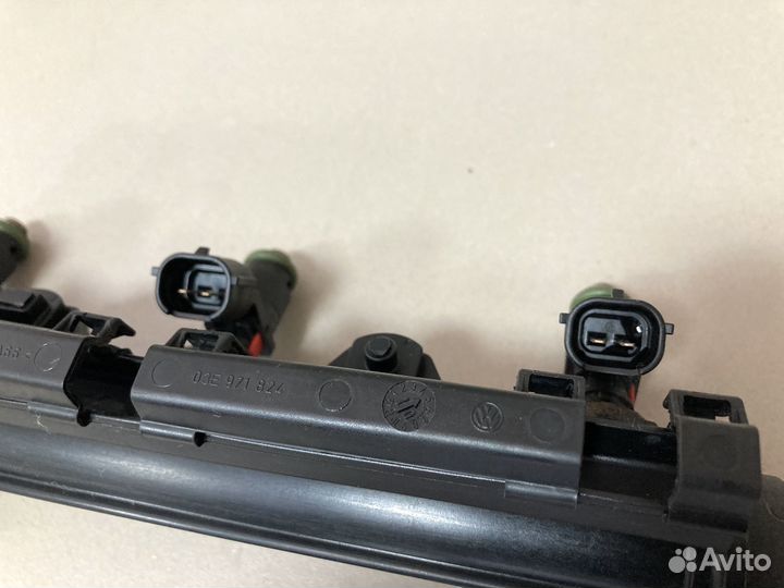 Топливная рампа с форсунками Skoda Fabia 1,2 cgpa