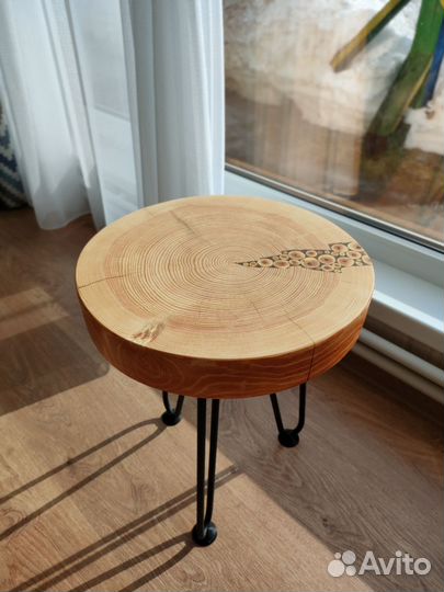 Подставка под цветы из дерева