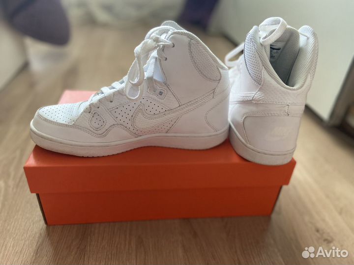 Кроссовки Nike