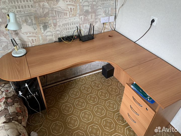 Компьютерный стол