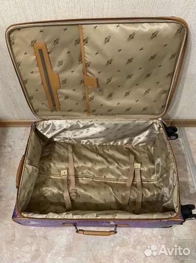 Чемодан на колесах