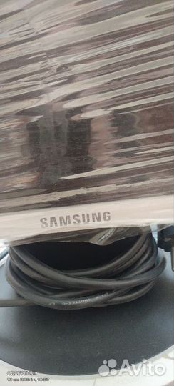 Продаю 3 монитора и 1 семтемник все в рабочем