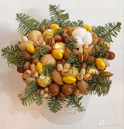 Новогодние подарки. Букеты. Корзины